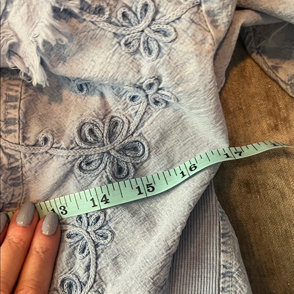 Vintage Frayed Edge Embroidered Denim Jacket says M but fits a S - Picture 10 of 13